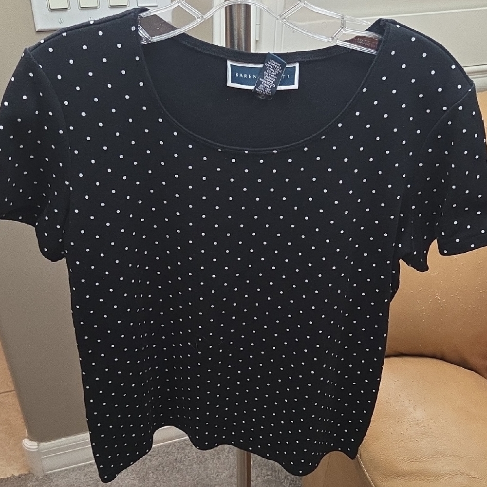 Karen Scott Black Polka Dot Short Sleeve Top – Size M